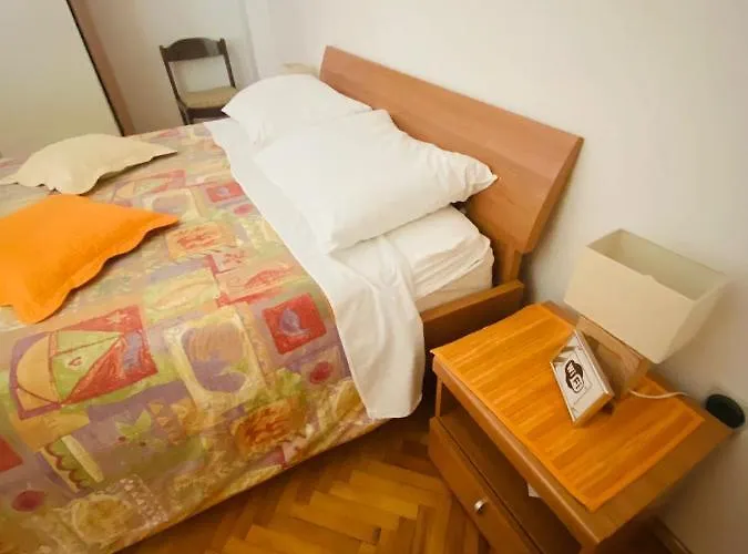 Nikola Accommodation 3*