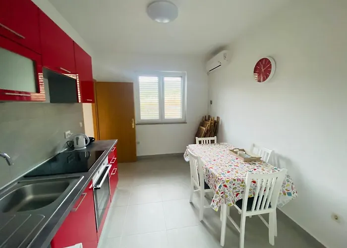 Nikola Accommodation 3* Božava