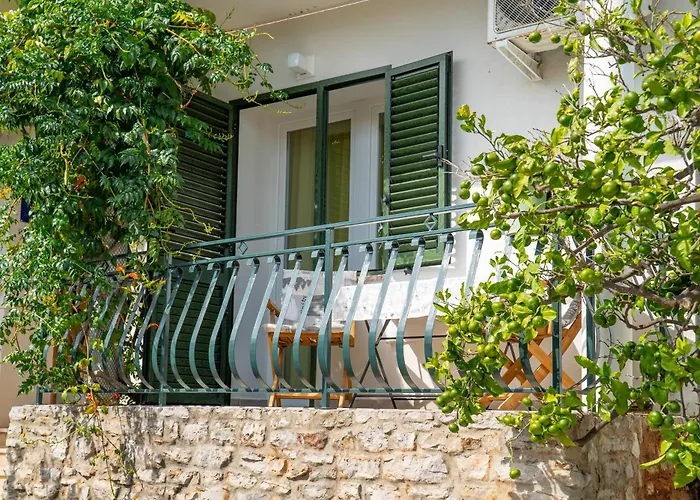 Nikola Accommodation