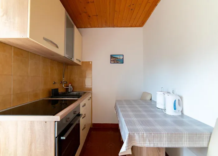 Nikola Accommodation 3* Božava