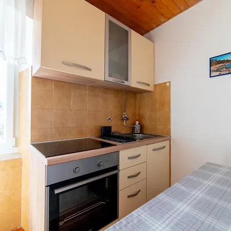 Nikola Accommodation 3*