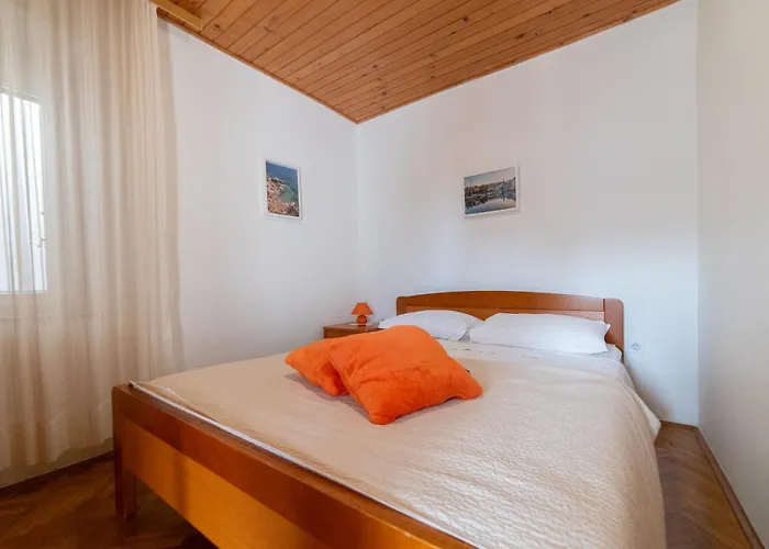 Nikola Accommodation