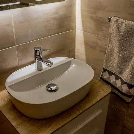 Nikola 招待所 Božava