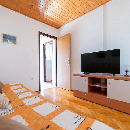 Nikola Accommodation 3*