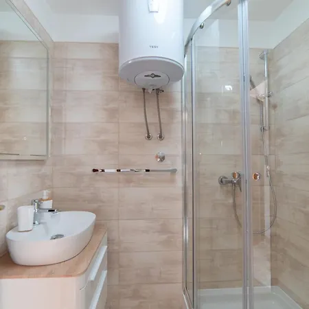 Nikola Accommodation 3* Божава