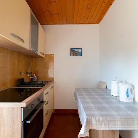 Nikola Accommodation 3* Божава