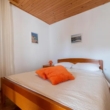 Nikola Accommodation