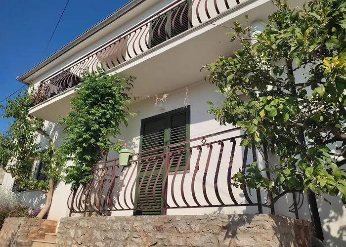 Nikola Accommodation Gasthuis Božava