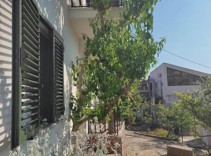 Nikola Accommodation Gasthuis 3*