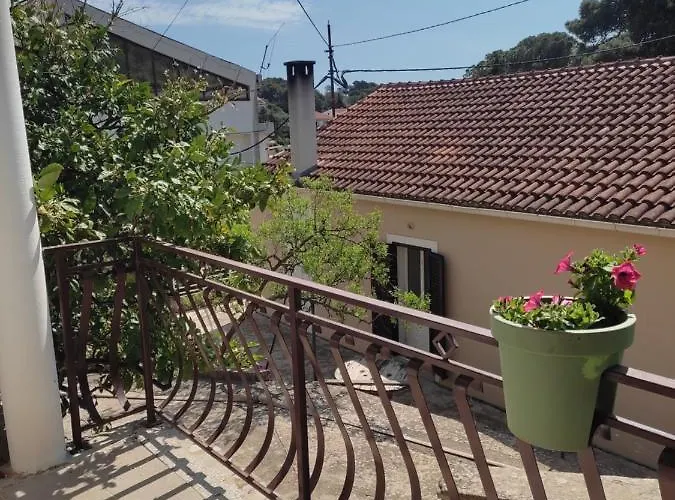 Nikola Accommodation Gasthuis 3*