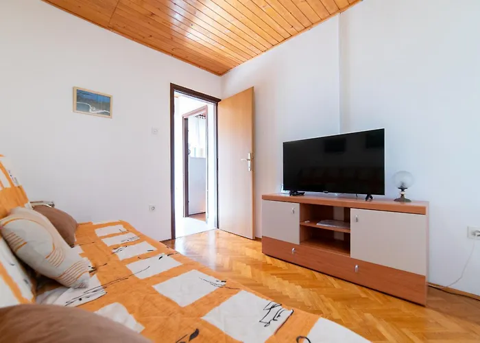 Nikola Accommodation 3*